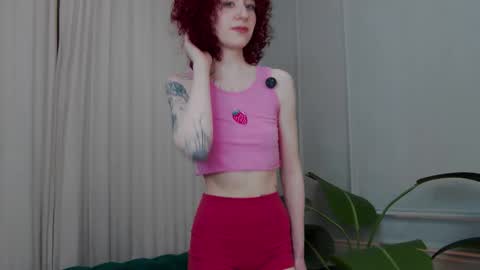 Snapshot of ariel_sunrise chatting on 01.19.26 Ariel online show from 01.19.26