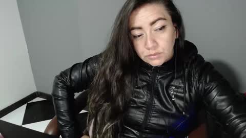 Snapshot of arielle_ninon chatting on 12.22.24 Arielle online show from 12.22.24