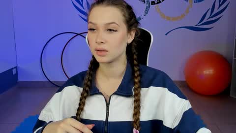 Snapshot of arielsykes chatting on 09.15.25 arielsykes online show from 09.15.25