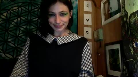 Snapshot of arielwyld chatting on 12.08.24 ariel colin when hes here online show from 12.08.24