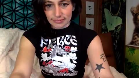 Snapshot of arielwyld chatting on 12.15.24 ariel colin when hes here online show from 12.15.24