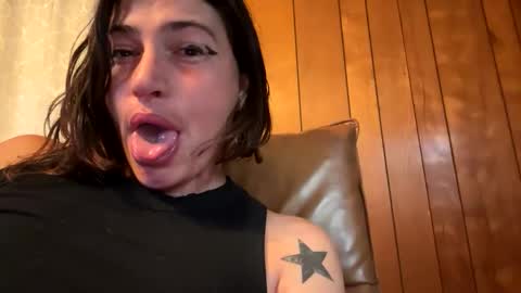 Snapshot of arielwyld chatting on 10.20.25 ariel colin when hes here online show from 10.20.25