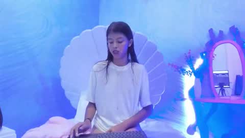 Snapshot of arietta_skinny chatting on 11.24.25 Arietta online show from 11.24.25