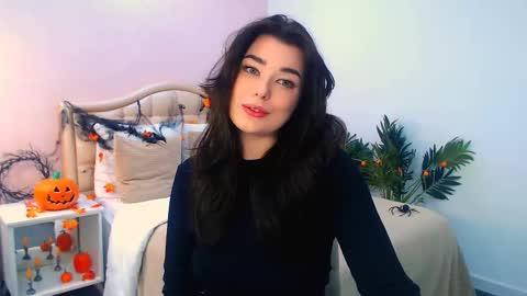 Snapshot of arigraynor chatting on 11.12.25 Ari online show from 11.12.25