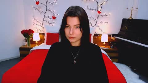 Snapshot of arigraynor chatting on 11.21.25 Ari online show from 11.21.25