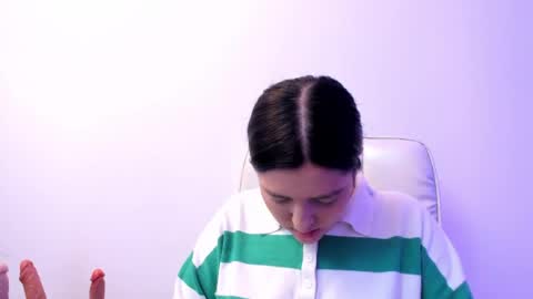 arihanna_london online show from 05.06.26