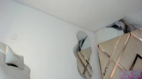 Snapshot of ariht chatting on 05.19.26 ariht online show from 05.19.26