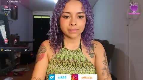 Snapshot of arikatorres chatting on 10.07.25 Arin online show from 10.07.25