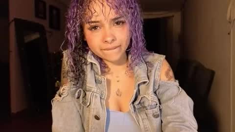 Snapshot of arikatorres chatting on 10.13.25 Arin online show from 10.13.25