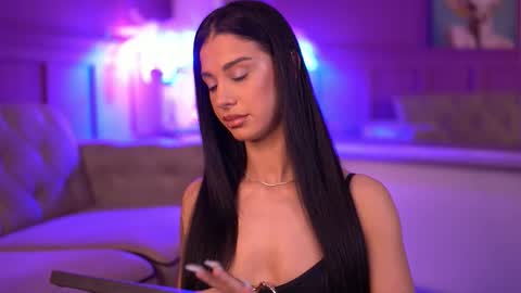 Snapshot of arinarhodes chatting on 09.18.25 Arina online show from 09.18.25