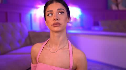 Snapshot of arinarhodes chatting on 09.22.25 Arina online show from 09.22.25