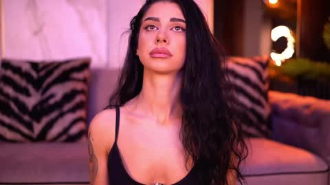 Snapshot of arinarhodes chatting on 10.28.25 Arina online show from 10.28.25