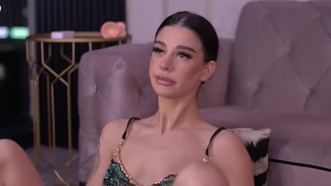 Snapshot of arinarhodes chatting on 12.18.25 Arina online show from 12.18.25