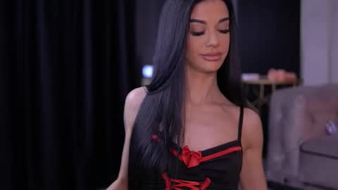 Snapshot of arinarhodes chatting on 12.22.25 Arina online show from 12.22.25