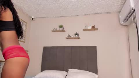 Aris Emma online show from 10.26.25