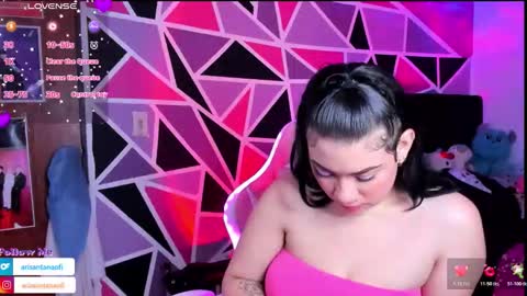 Snapshot of arisantana chatting on 11.25.25 Aria online show from 11.25.25