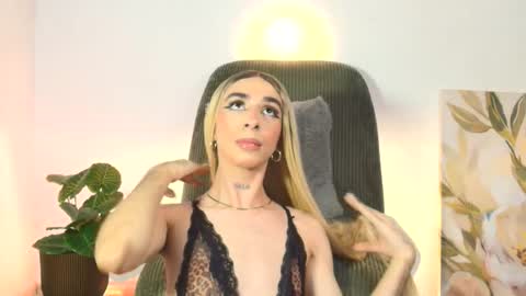 Snapshot of arivega chatting on 06.05.26 Nice to meet you thumb up me please its important I LOOK MY BIO DOWN online show from 06.05.26