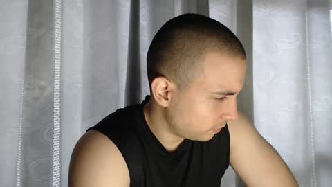 Snapshot of armando_2002 chatting on 11.04.25 ARMANDO online show from 11.04.25