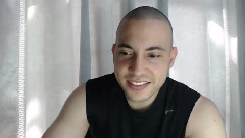 Snapshot of armando_2002 chatting on 11.05.25 ARMANDO online show from 11.05.25