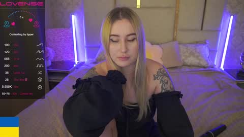 Snapshot of arolinanight chatting on 12.11.24 AROLINA online show from 12.11.24