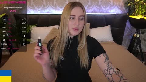 Snapshot of arolinanight chatting on 12.11.24 AROLINA online show from 12.11.24