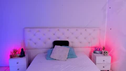 Aron cruz  online show from 10.10.25