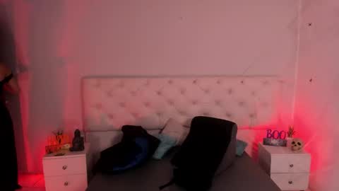 Aron cruz  online show from 10.11.25