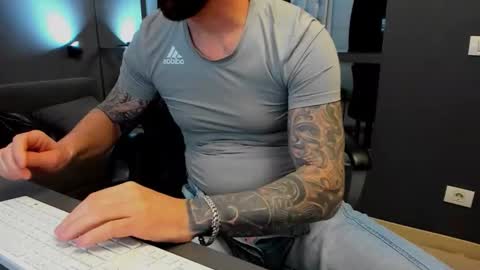 AronGrant online show from 01.05.26