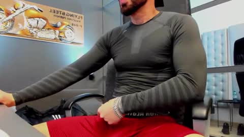 AronGrant online show from 01.07.26