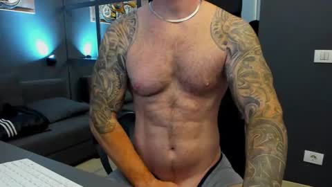 Snapshot of arongrant chatting on 06.10.26 AronGrant online show from 06.10.26
