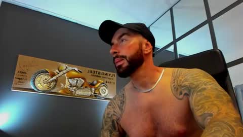 Snapshot of arongrant chatting on 06.17.26 AronGrant online show from 06.17.26