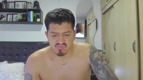 Snapshot of aronwilliams69 chatting on 03.12.26 ARON Independent model online show from 03.12.26