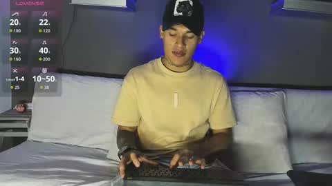 Snapshot of aroon_fit chatting on 02.18.26 AROON HOT online show from 02.18.26