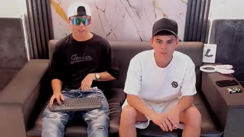 Aroon   online show from 04.05.26