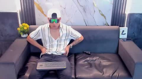 Aroon   online show from 04.17.26