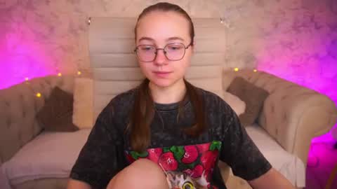 Snapshot of arrinawair chatting on 06.18.26 arrinawair online show from 06.18.26