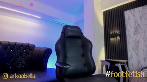 Snapshot of arrkabella chatting on 03.04.25 online show from 03.04.25