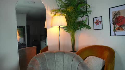 Chloe  online show from 02.20.25