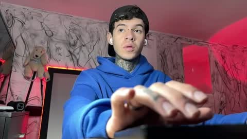 Snapshot of arteemiis chatting on 01.29.25 online show from 01.29.25