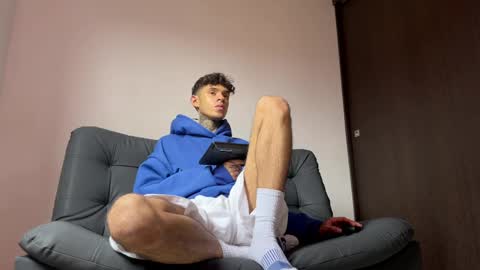 Snapshot of arteemiis chatting on 03.04.25 online show from 03.04.25