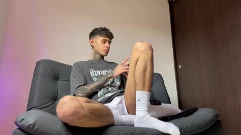 Snapshot of arteemiis chatting on 03.07.25 online show from 03.07.25