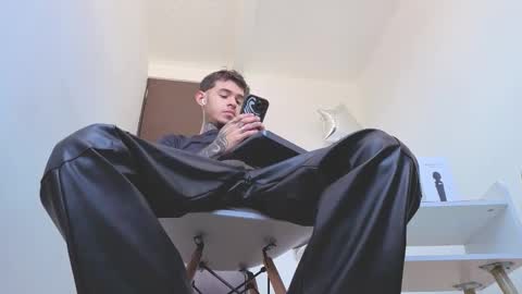 Snapshot of arteemiis chatting on 09.20.25 online show from 09.20.25