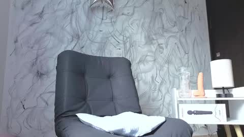 Snapshot of arteemiis chatting on 09.30.25 online show from 09.30.25