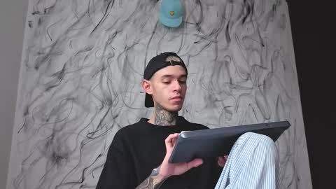 Snapshot of arteemiis chatting on 10.10.25 online show from 10.10.25