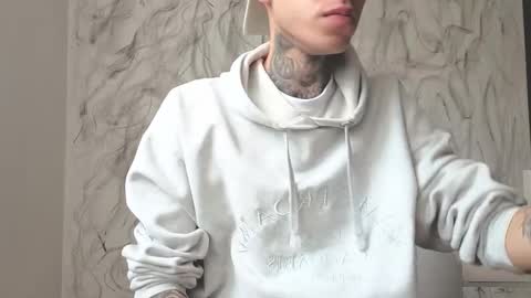 Snapshot of arteemiis chatting on 10.11.25 online show from 10.11.25