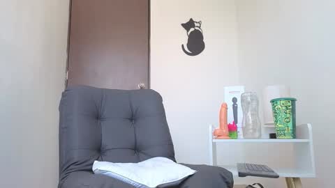 Snapshot of arteemiis chatting on 10.22.25 online show from 10.22.25