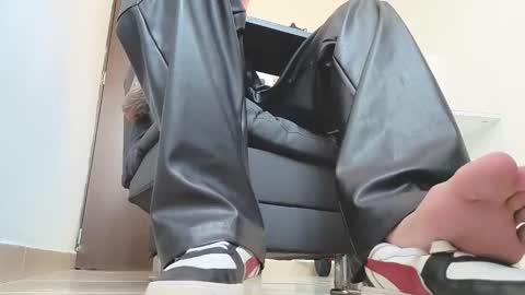 Snapshot of arteemiis chatting on 10.28.25 online show from 10.28.25