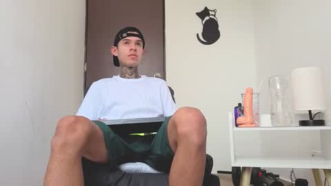 Snapshot of arteemiis chatting on 11.13.25 online show from 11.13.25