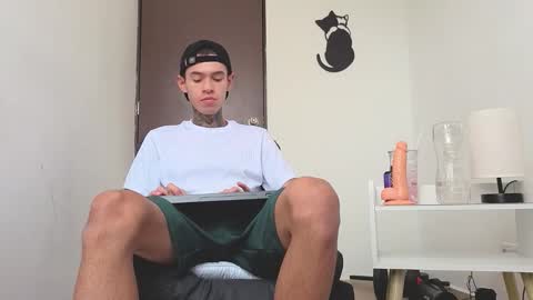 Snapshot of arteemiis chatting on 11.18.25 online show from 11.18.25