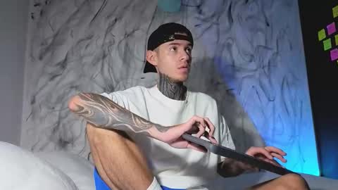 Snapshot of arteemiis chatting on 11.30.25 online show from 11.30.25